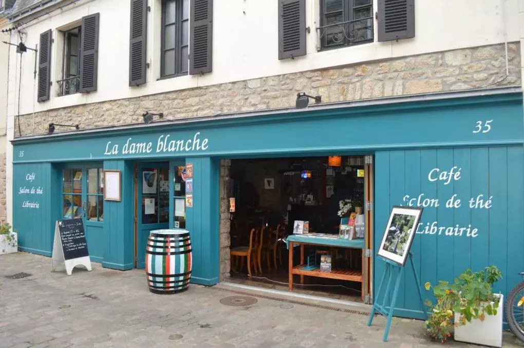 la-dame-blanche_cafe-librairie_morbihan_port-louis-3